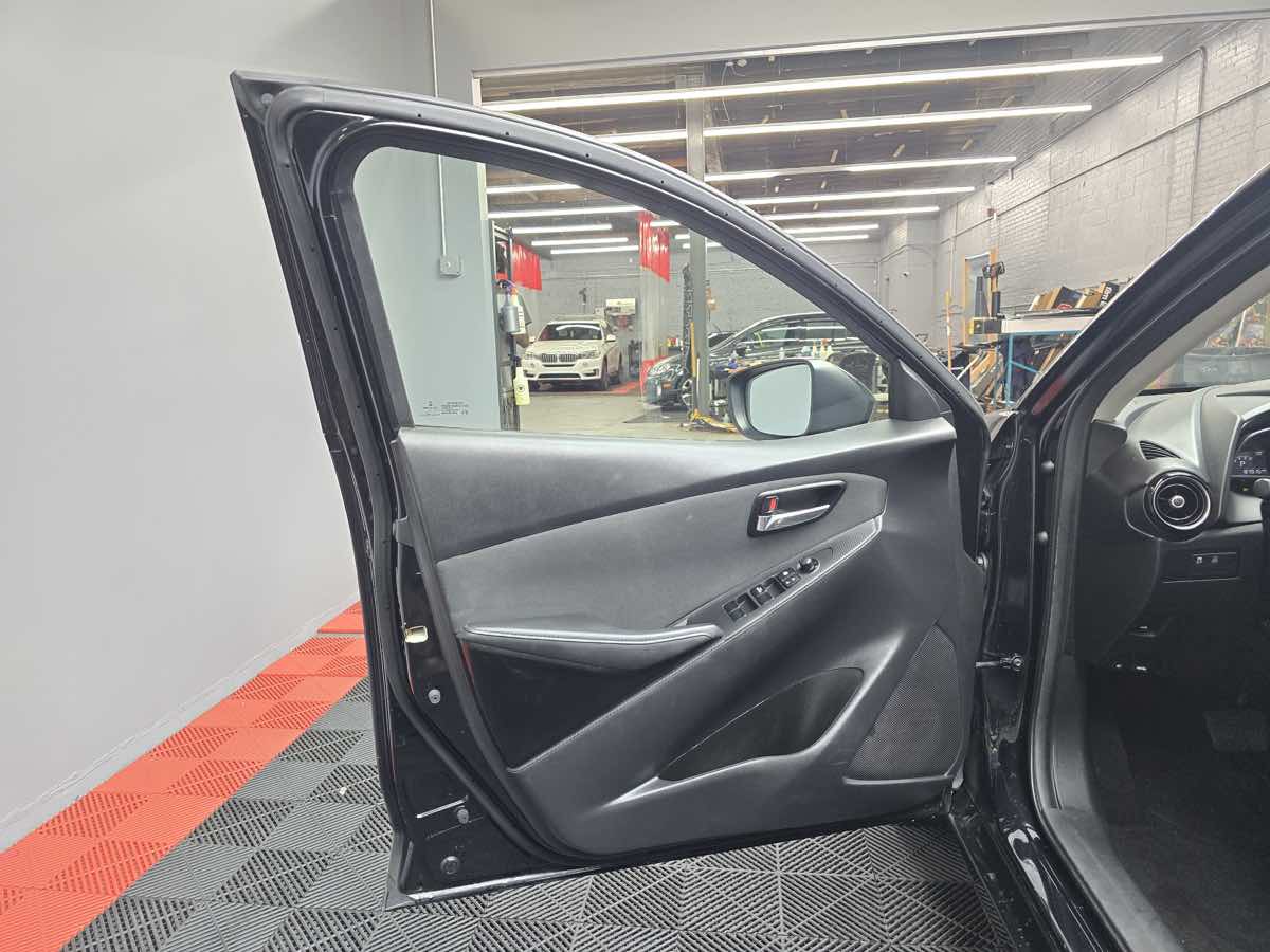 2016 Scion iA photo 10