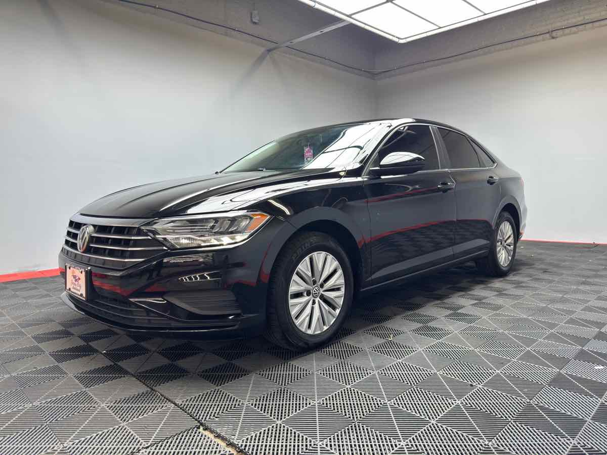 2019 Volkswagen Jetta SE R-Line photo 2