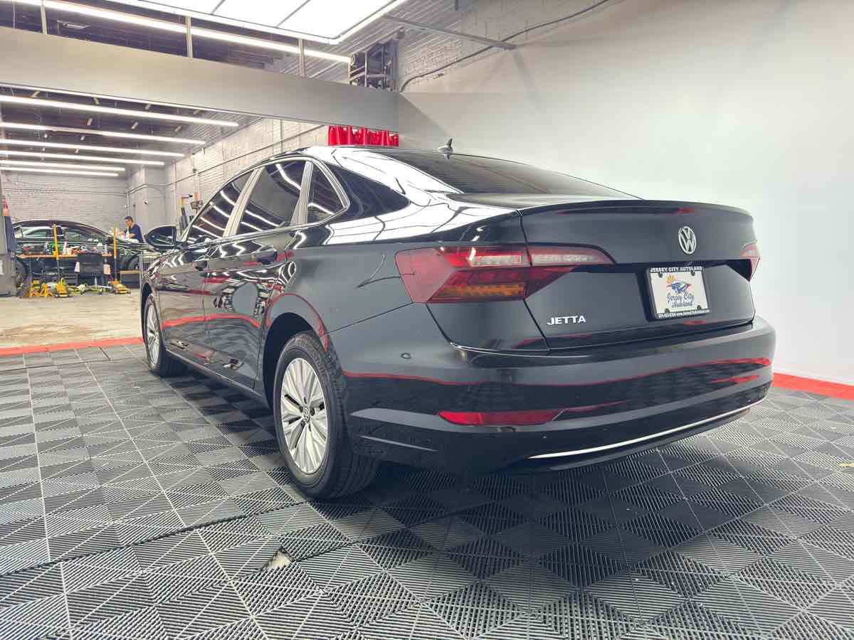 2019 Volkswagen Jetta SE R-Line photo 3