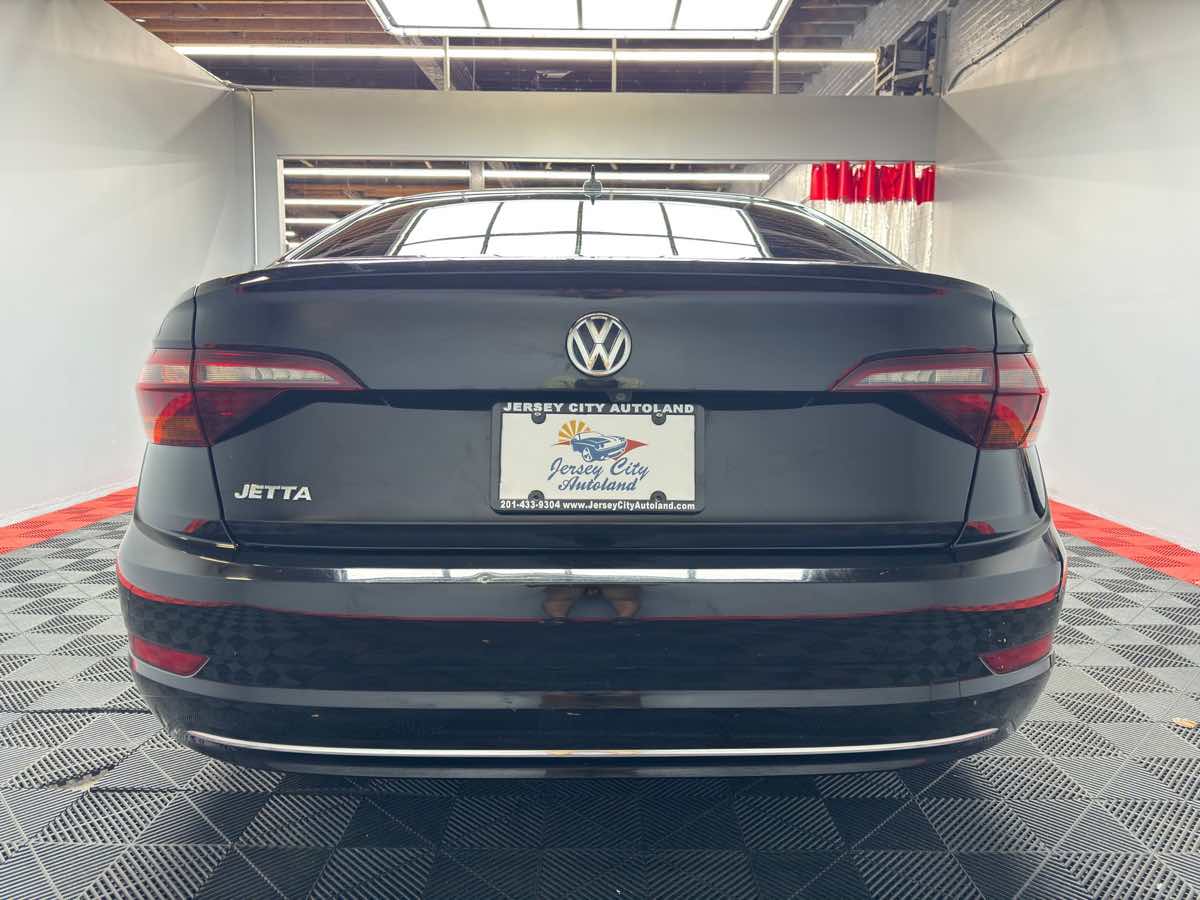 2019 Volkswagen Jetta SE R-Line photo 4