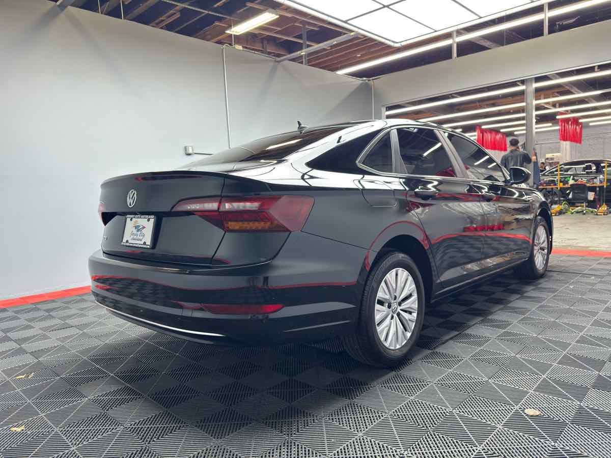 2019 Volkswagen Jetta SE R-Line photo 5