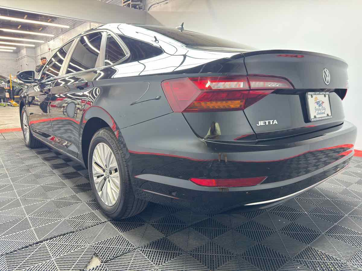 2019 Volkswagen Jetta SE R-Line photo 9