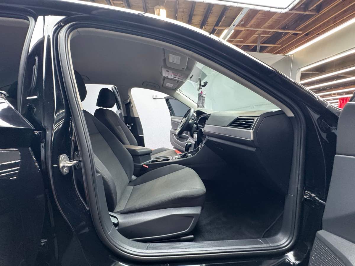 2019 Volkswagen Jetta SE R-Line photo 17