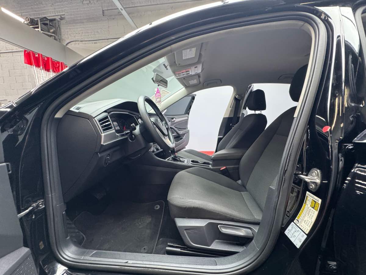 2019 Volkswagen Jetta SE R-Line photo 20