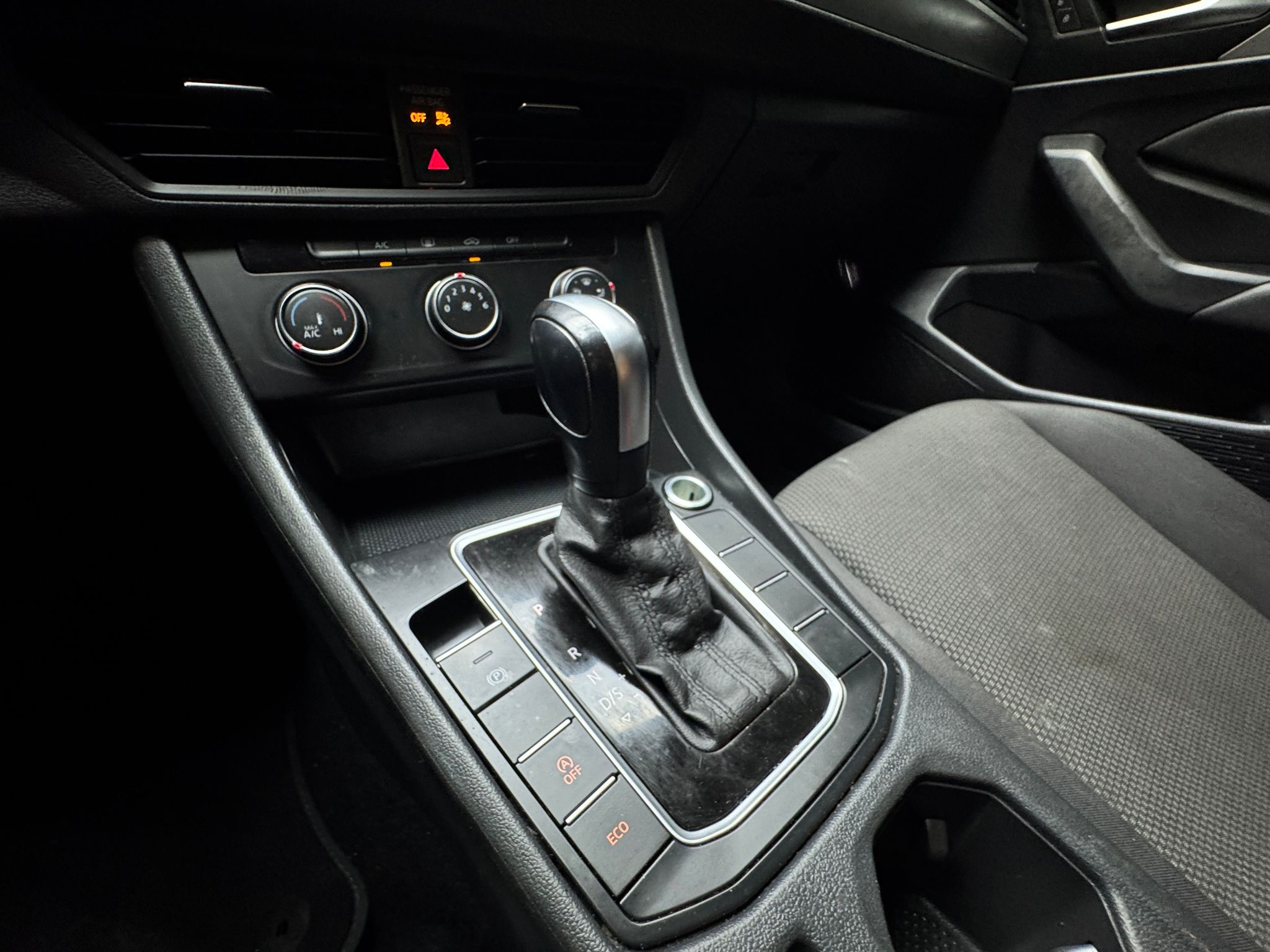 2019 Volkswagen Jetta SE R-Line photo 22