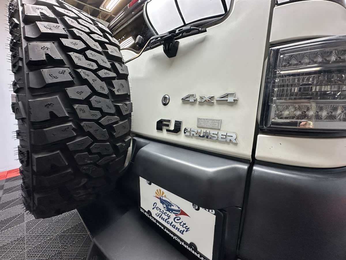 2012 Toyota FJ Cruiser Base photo 10