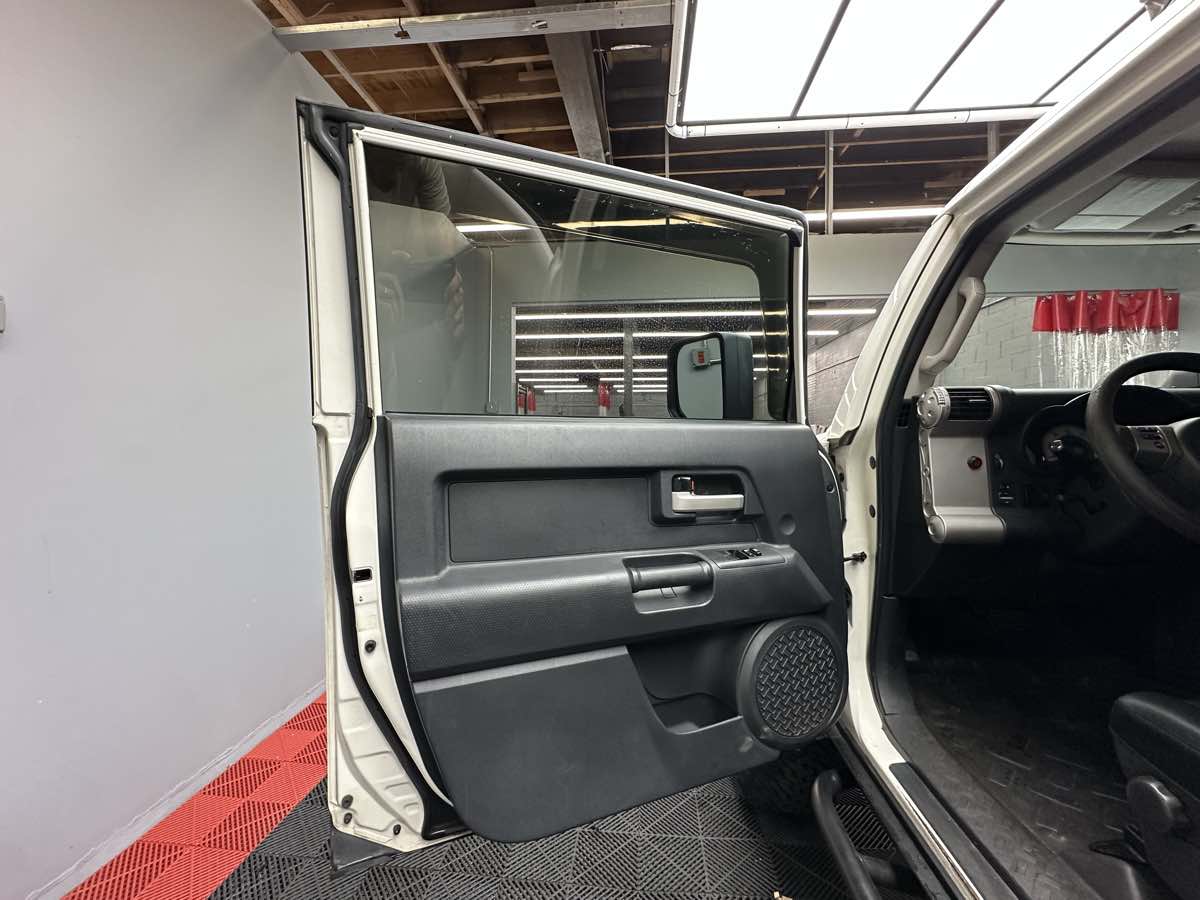 2012 Toyota FJ Cruiser Base photo 12