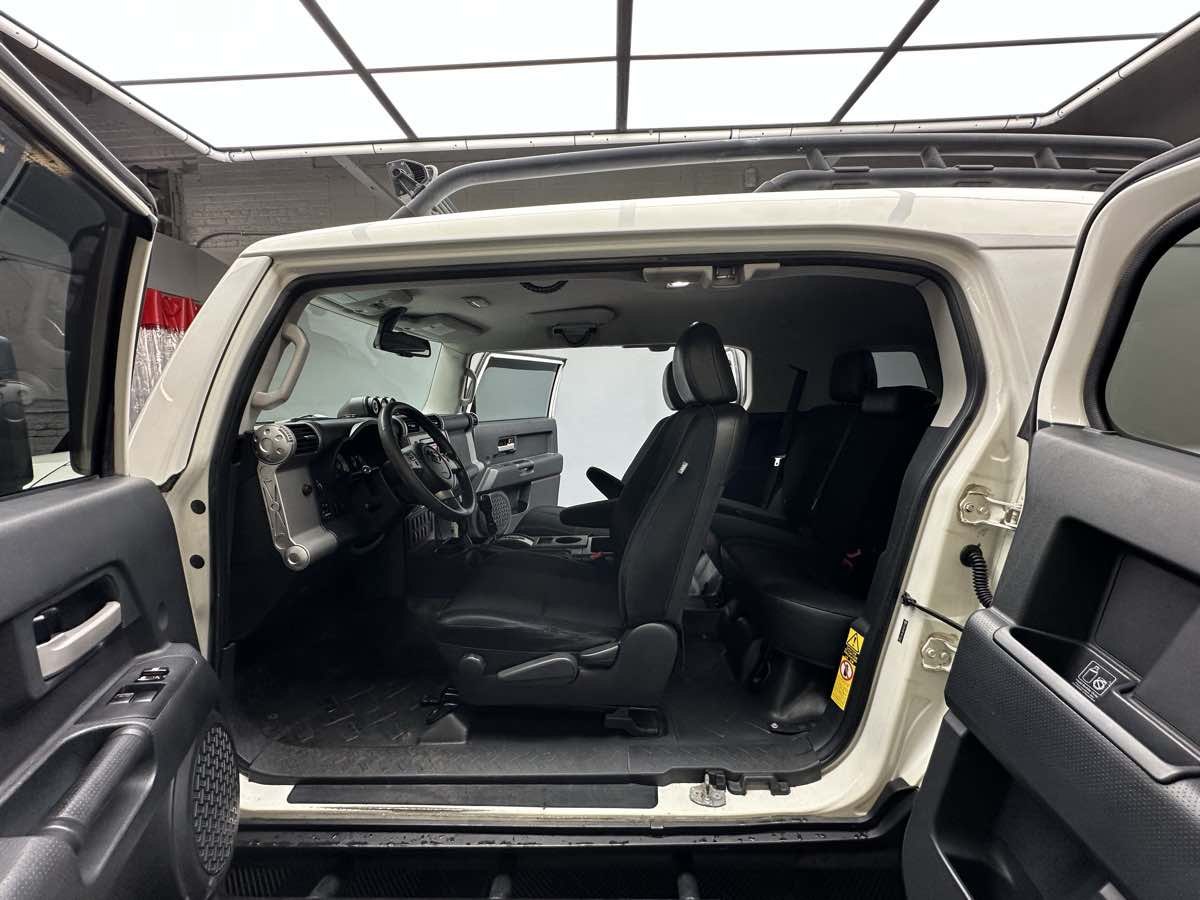 2012 Toyota FJ Cruiser Base photo 17