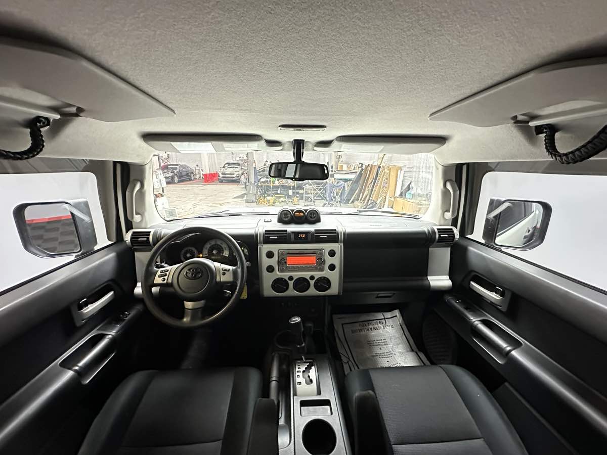 2012 Toyota FJ Cruiser Base photo 19