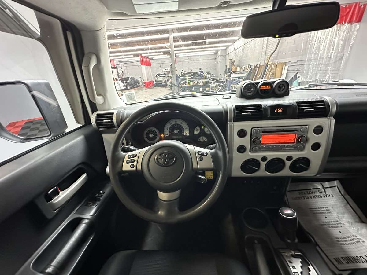 2012 Toyota FJ Cruiser Base photo 20