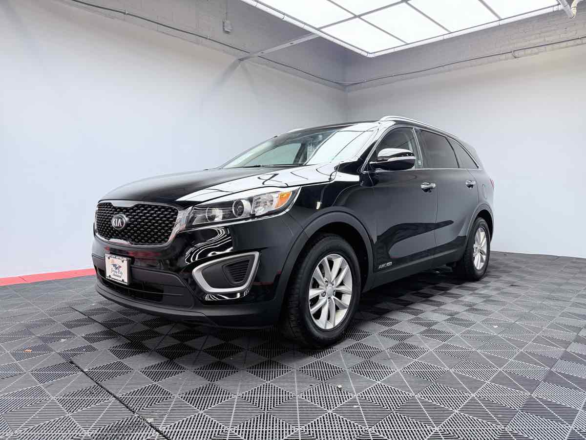 2017 Kia Sorento LX V6 photo 2