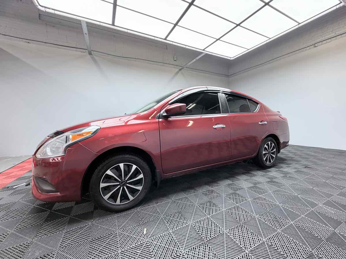 2017 Nissan Versa Sedan SV photo 4