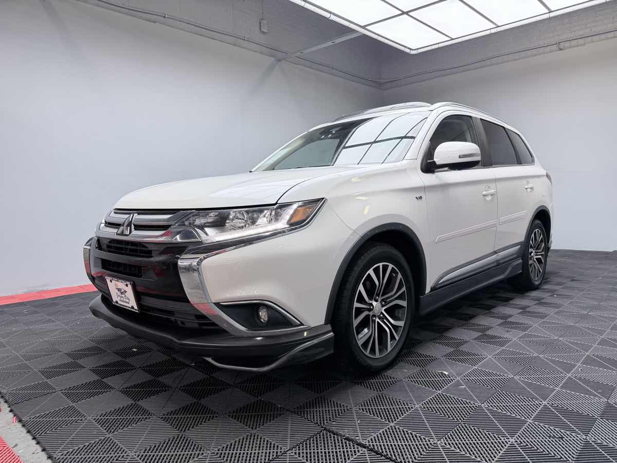 2018 Mitsubishi Outlander GT S-AWC photo 2