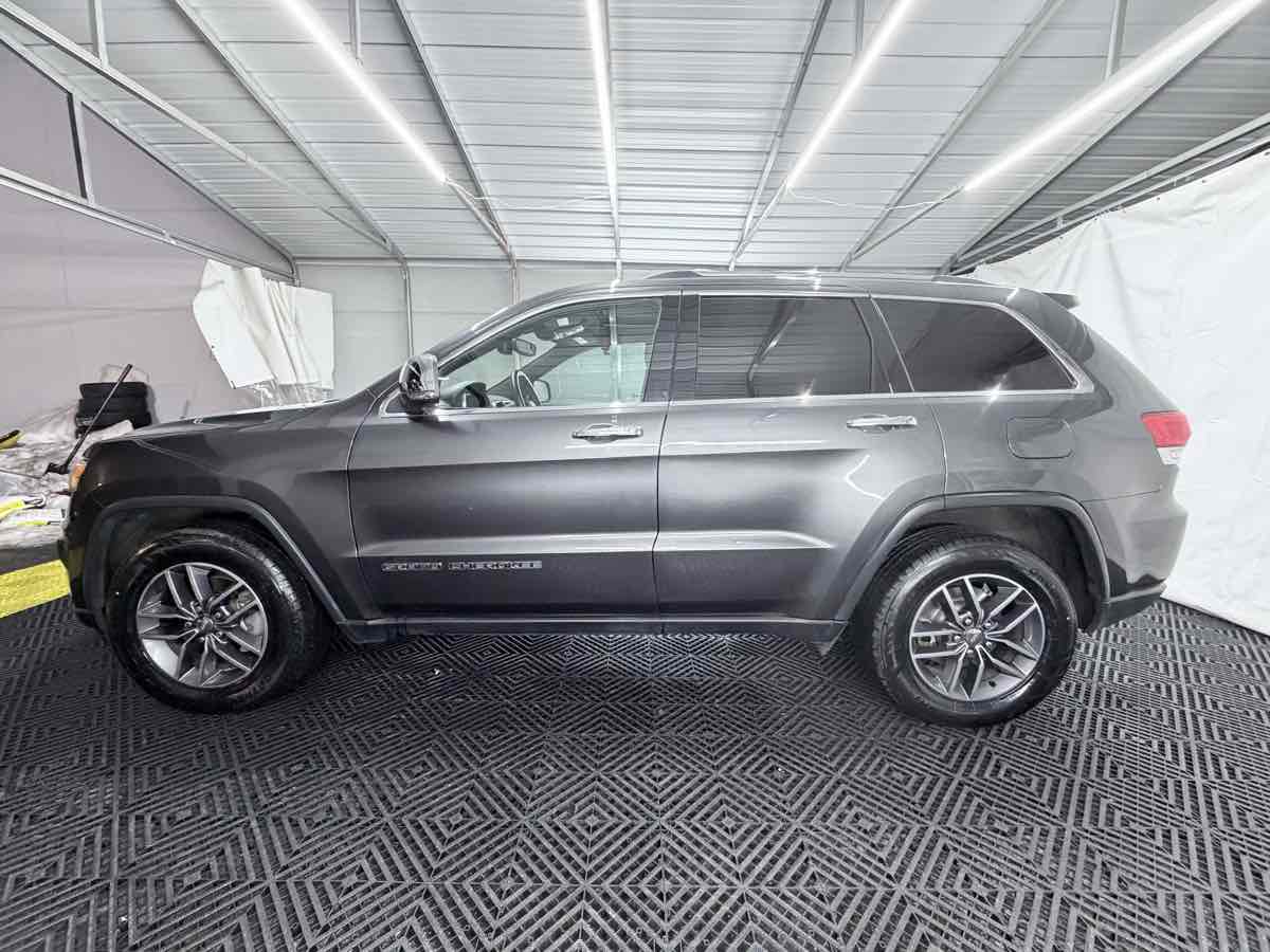 View vehicle photo 4