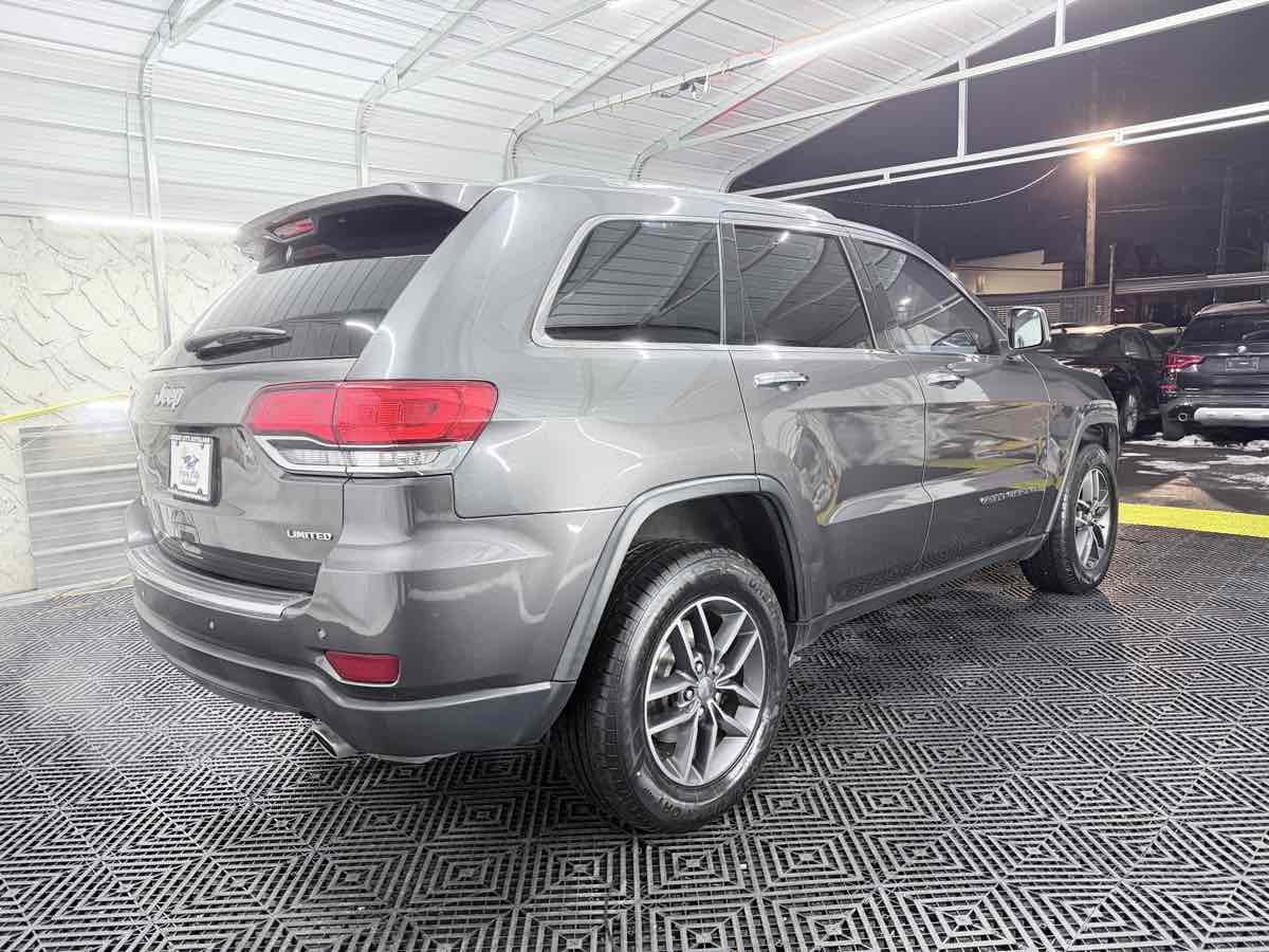 View vehicle photo 7