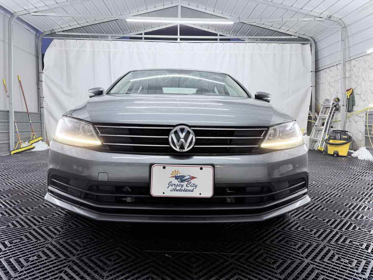 2017 Volkswagen Jetta SE - Photo 2