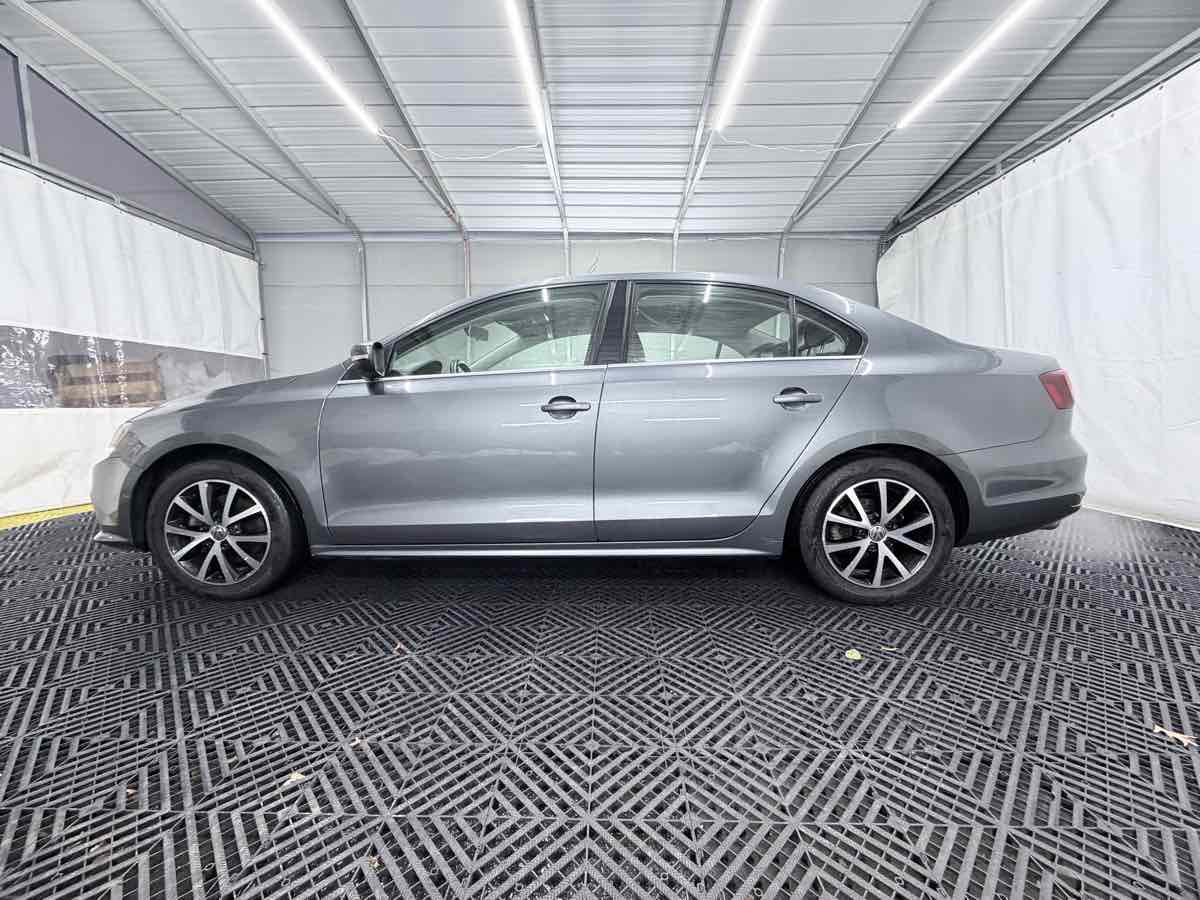 2017 Volkswagen Jetta SE - Photo 4
