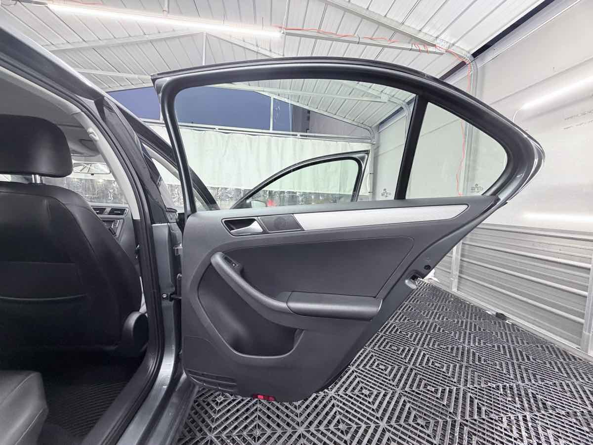 2017 Volkswagen Jetta SE - Photo 18