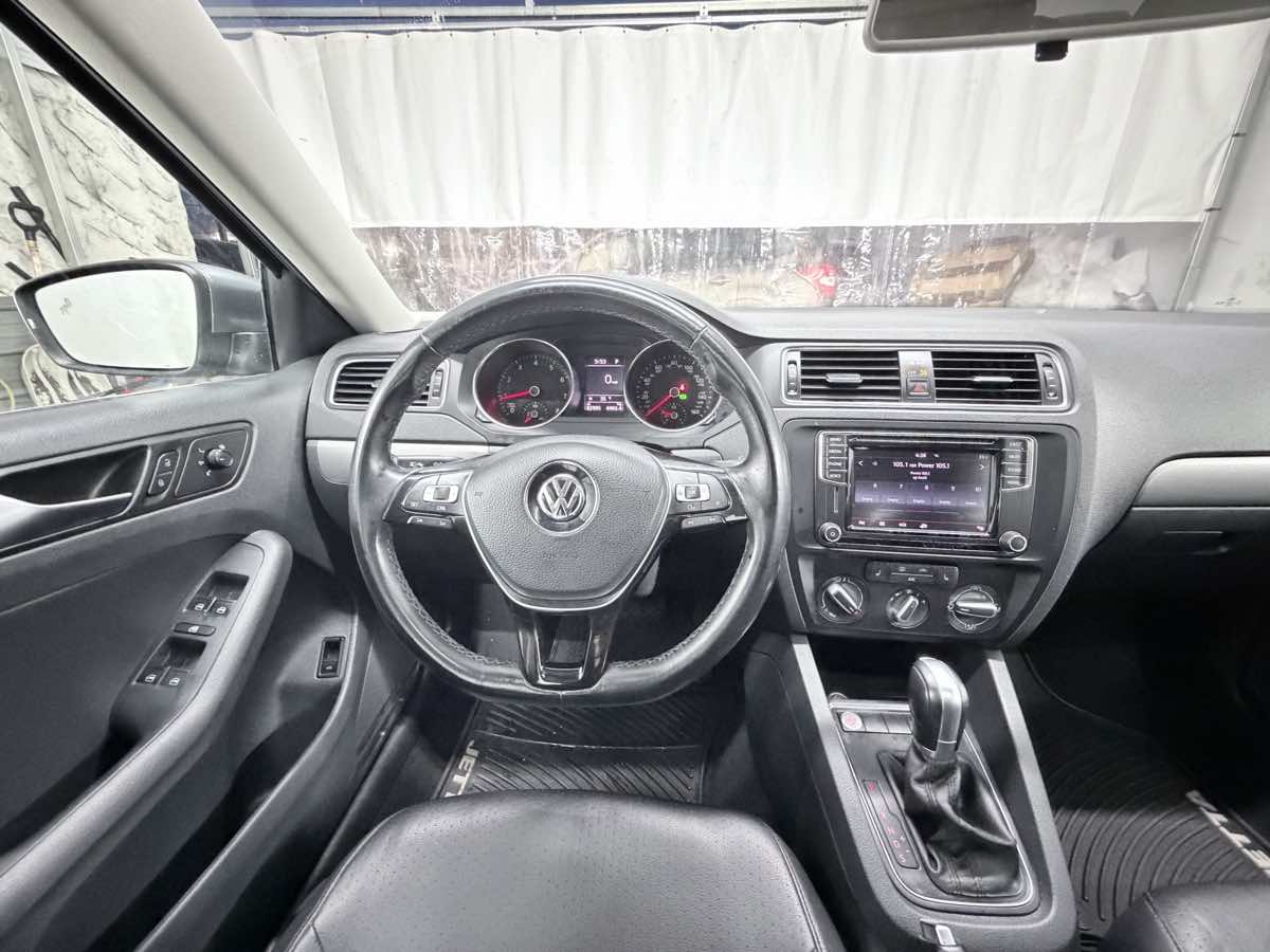 2017 Volkswagen Jetta SE - Photo 25