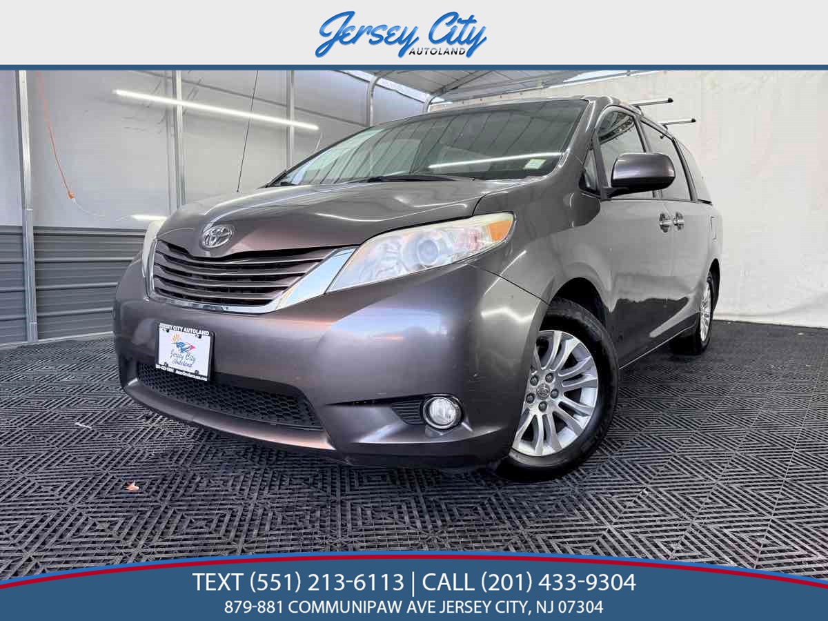 2013 Toyota Sienna XLE AAS