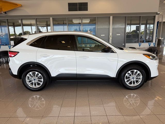 2022 Ford Escape SE photo 2