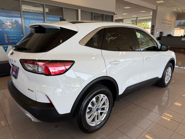 2022 Ford Escape SE photo 3