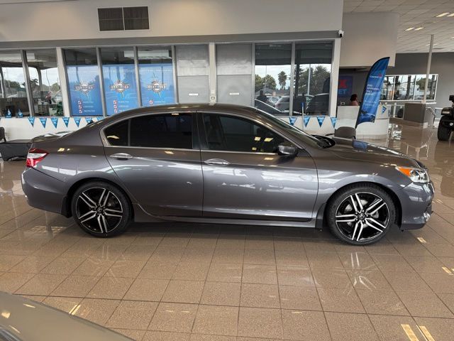 2017 Honda Accord Sport photo 2