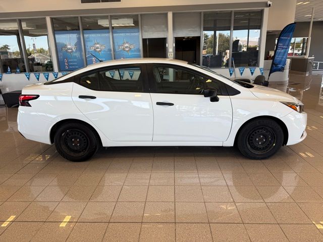 2021 Nissan Versa 1.6 S photo 2