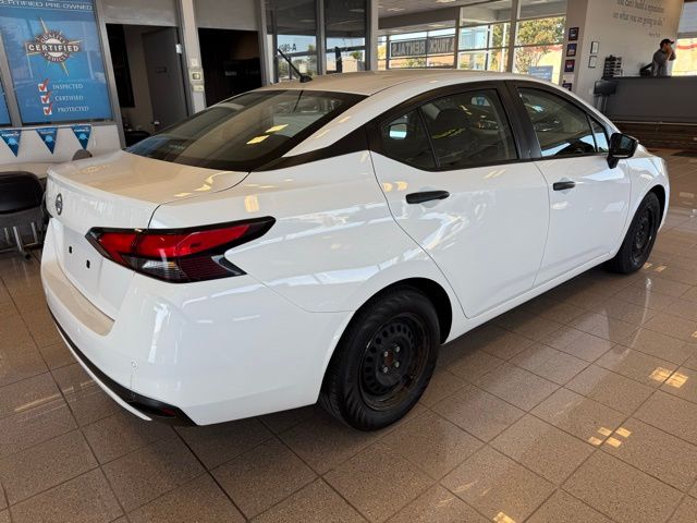 2021 Nissan Versa 1.6 S photo 3