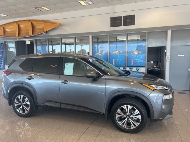 2021 Nissan Rogue SV photo 4