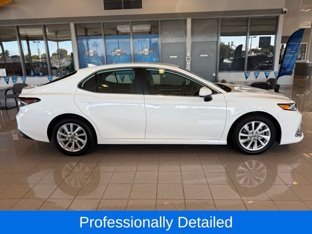 2023 Toyota Camry LE photo 2