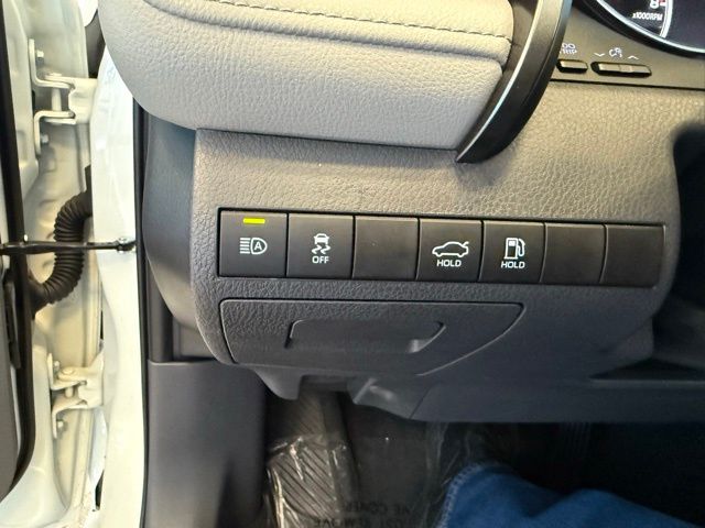 2023 Toyota Camry LE photo 18