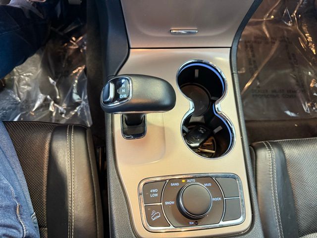 2015 Jeep Grand Cherokee Limited photo 15