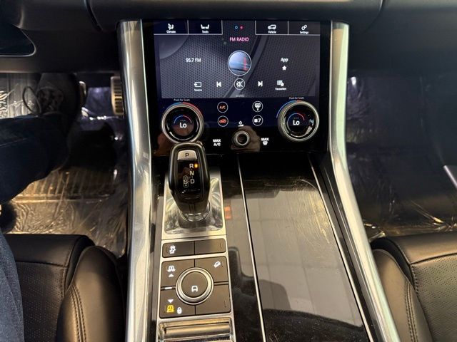 2018 Land Rover Range Rover Sport HSE Dynamic photo 14