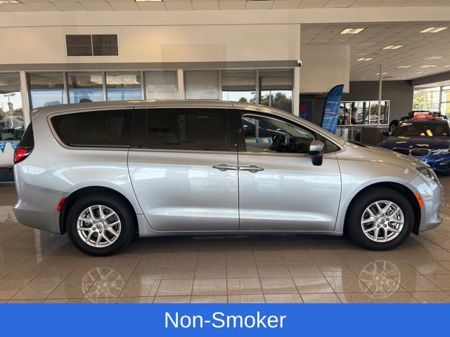 2021 Chrysler Voyager LX photo 2