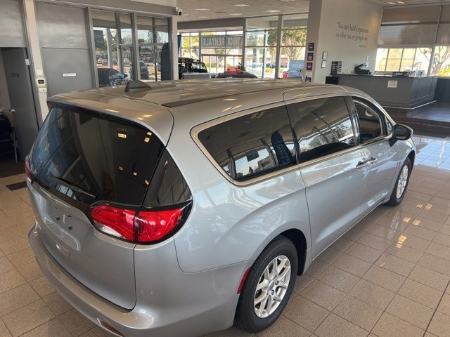 2021 Chrysler Voyager LX photo 4