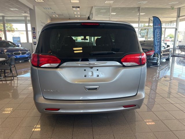 2021 Chrysler Voyager LX photo 6