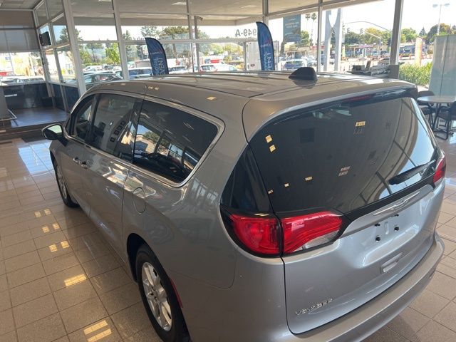 2021 Chrysler Voyager LX photo 8