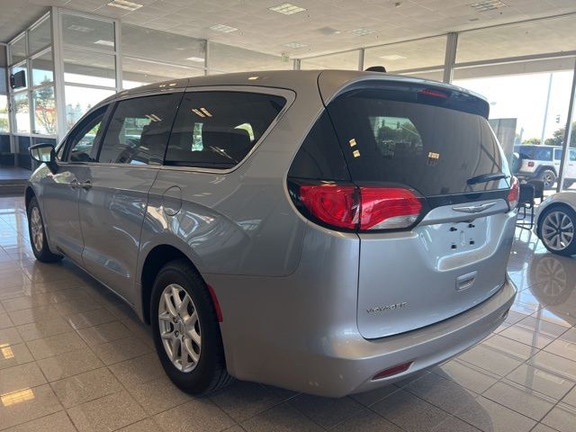 2021 Chrysler Voyager LX photo 9