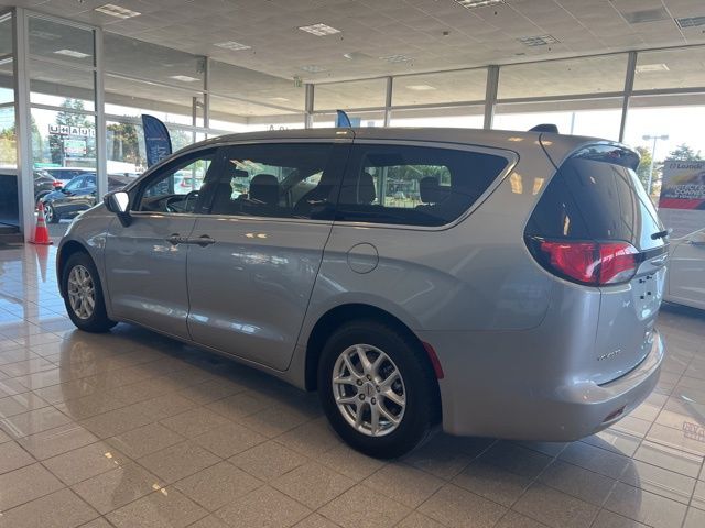 2021 Chrysler Voyager LX photo 10