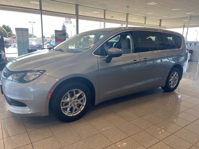 2021 Chrysler Voyager LX photo 11