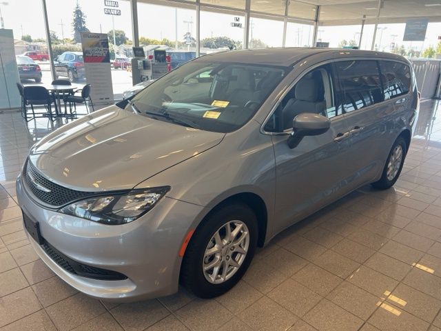 2021 Chrysler Voyager LX photo 12