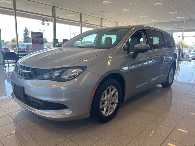 2021 Chrysler Voyager LX photo 13