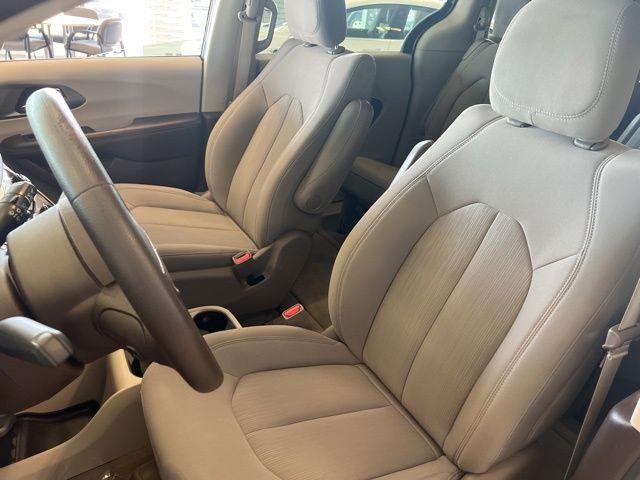 2021 Chrysler Voyager LX photo 16