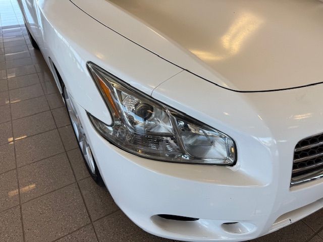 2011 Nissan Maxima SV photo 9
