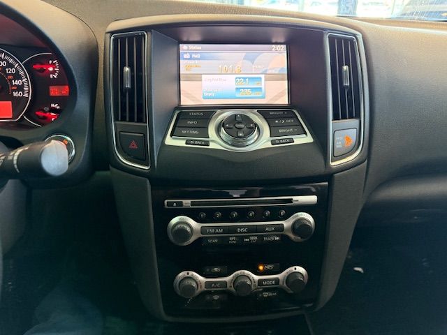 2011 Nissan Maxima SV photo 15