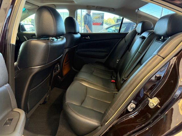 2011 Nissan Maxima SV photo 22
