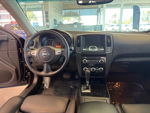 2011 Nissan Maxima SV photo 25