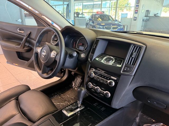 2011 Nissan Maxima SV photo 28