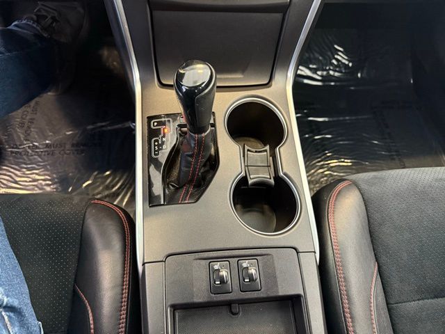 2017 Toyota Camry XSE photo 13
